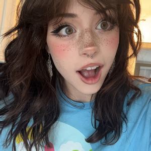hannah kelov|NotAestheticallyHannah .